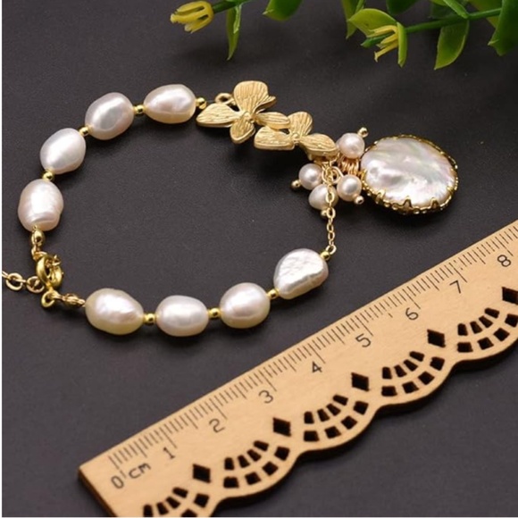 18k Gold Baroque Pearl Earrings & Bracelet Set - Picture 4 of 8